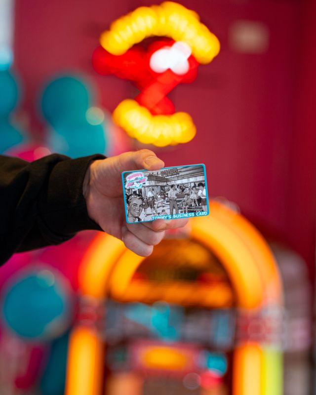 [WORK HARD, EAT BIG 🍔] 3 bonnes raisons d’adopter notre Tommy’s Business Card :  🤑 Bénéficiez de -20 % sur la note (du lundi au vendredi, de 11h30 à 18h30)  💰 5 % de la note en cagnotte  🎁 Recevez 10€ de crédit pour votre anniversaire  Demandez la Tommy’s Business Card dans votre restaurant ! 📍🇺🇸  #tommysdiner #tommys #diner #restaurant  #toulouse #labege #montauban #lepontet #angers #caen #metz